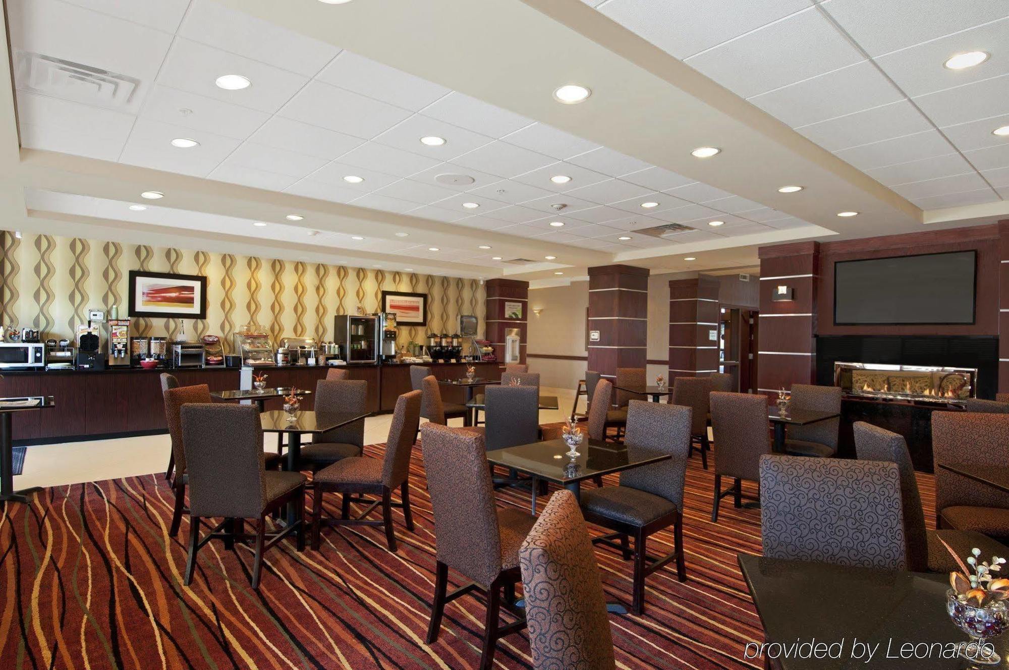 La Quinta Inn & Suites By Wyndham Tulsa Midtown Exterior photo
